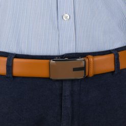 Pasek męski skórzany 3,5 cm klamra automatyczna Beltimore camelowy 02-551 : Kolory - brązowy, beżowy, Rozmiar pasków - r.110-125 cm. Brązowe paski męskie bez wzorów, ze skóry, wizytowe. Za 64.99 zł.