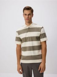 Koszulka polo comfort w paski - oliwkowy. Zielone koszulki polo męskie Reserved, l, bez wzorów, z bawełny, bez ramiączek. W wyprzedaży za 39.99 zł.
