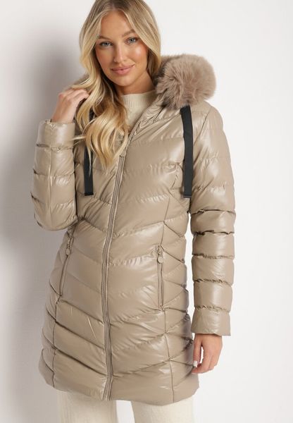 Beżowa Długa Pikowana Kurtka z Odpinanym Futerkiem i Sznurkami Rinnarae. Brązowe kurtki damskie Born2be, l, bez wzorów, z futra, z kapturem. Za 119.99 zł.