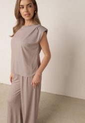 Beżowy Komplet z Lejącego Materiału z Wiskozą Szerokie Spodnie i Bluzka Pebosea. Brązowe spodnie materiałowe damskie Born2be, bez wzorów, z tkaniny, eleganckie. Za 139.99 zł.
