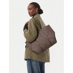 Torebka Calvin Klein. Brązowe torebki klasyczne damskie CALVIN KLEIN, bez wzorów, bez dodatków. Za 699.99 zł.