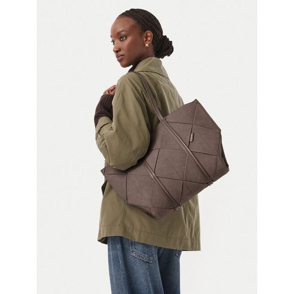 Torebka Calvin Klein. Brązowe torebki klasyczne damskie CALVIN KLEIN, bez wzorów, bez dodatków. Za 699.99 zł.