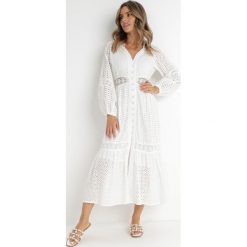 Biała Sukienka Amarit. Białe sukienki damskie Born2be, m, z aplikacjami, z bawełny, boho, bez kołnierzyka, bez ramiączek, midi, koszulowe. W wyprzedaży za 263.99 zł.