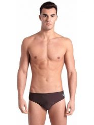 Arena Kąpielówki w kolorze brązowym rozmiar: 6. Brązowe kąpielówki męskie Arena, bez wzorów, z materiału. Za 65.38 zł.