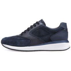 Geox tenisówki męskie Dennie 43 ciemnoniebieskie. Niebieskie trampki i tenisówki męskie Geox, bez wzorów, z zamszu, bez zapięcia. Za 589.00 zł.