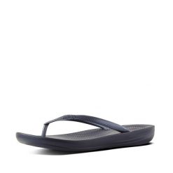 Klapki damskie FitFlop Iqushion Ergonomic TPU. Czarne klapki damskie Flip Flop, bez wzorów, bez obcasa. Za 261.00 zł.
