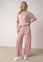 Różowy Komplet Oversize z Cyrkoniami T-shirt i Spodnie Arnatea. Czerwone spodnie materiałowe damskie Born2be, z aplikacjami, klasyczne. Za 109.99 zł.