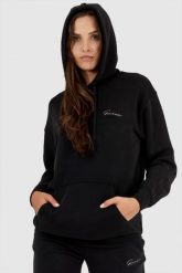 GUESS Czarna bluza damska ze srebrnym logo i kapturem. Czarne bluzy z kapturem damskie Guess, s. W wyprzedaży za 289.99 zł.