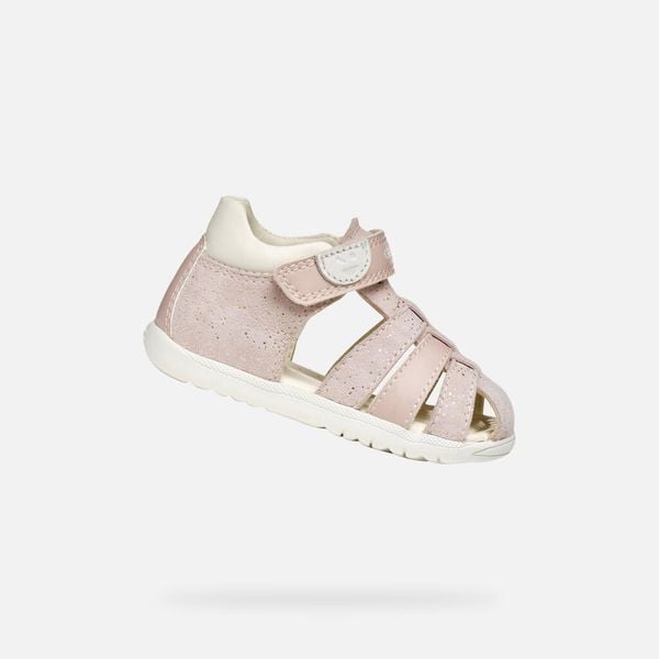 Sandały Geox Model B Sandal Macchia Gir Kolor Rose. Białe sandały damskie Geox, ze skóry, bez zapięcia. Za 209.99 zł.
