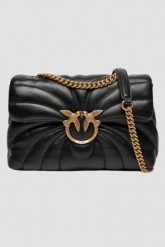 PINKO Czarna torebka Love Puff Classic. Czarne torebki klasyczne damskie Pinko, bez wzorów, ze skóry, pikowane, bez dodatków. W wyprzedaży za 1,419.99 zł.