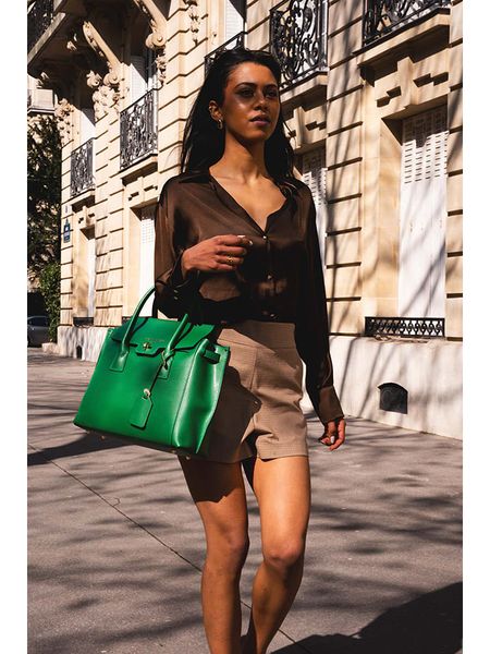 Victor & Hugo Paris Skórzana torebka "Jane" w kolorze zielonym - 36 x 35 x 24 cm rozmiar: onesize. Zielone torebki klasyczne damskie Victor & Hugo Paris, bez wzorów, z materiału, bez dodatków. Za 382.99 zł.