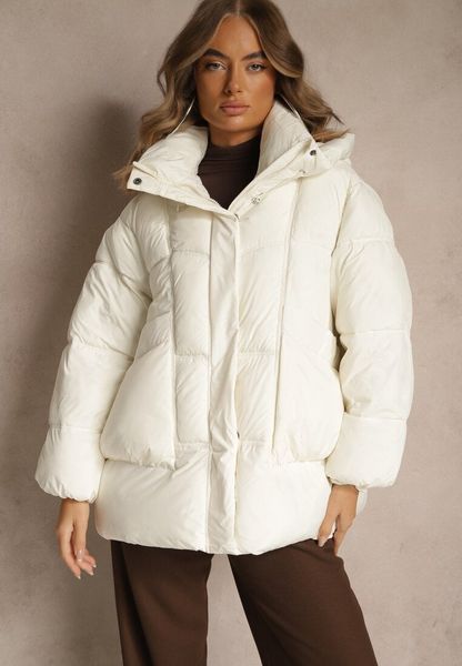 Biała Kurtka Oversize z Pikowanymi Przeszyciami i Kapturem Galeana. Białe kurtki damskie Renee, na zimę, l, bez wzorów, z dzianiny. Za 179.99 zł.