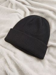 Czapka - czarny. Czarne czapki męskie Sinsay, bez wzorów. Za 25.99 zł.
