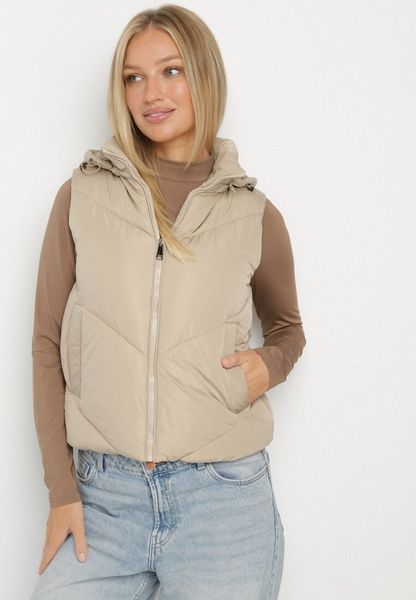 Ciemnobeżowa Klasyczna Kamizelka z Pikowanymi Przeszyciami i Kapturem Ollera. Brązowe kamizelki damskie Born2be, m, z jeansu. Za 119.99 zł.