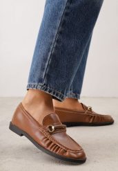 Brązowe Mokasyny VICES Loafersy z Marszczeniem i Wkładką ze Skóry Naturalnej Mussai. Brązowe mokasyny damskie Renee, z jeansu. Za 119.99 zł.