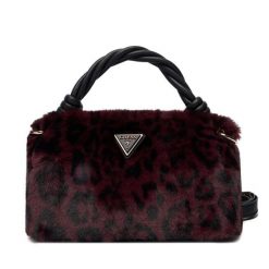 Torebka Guess. Czerwone torebki klasyczne damskie Guess, z aplikacjami, bez dodatków. Za 639.99 zł.