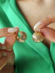 L'Atelier de Gaia Pozłacane kolczyki-wkrętki rozmiar: onesize. Żółte kolczyki damskie L'Atelier de Gaia, pozłacane. Za 43.99 zł.