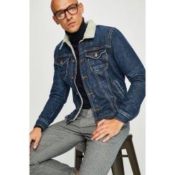 Guess Jeans - Kurtka Gale. Niebieskie kurtki męskie Guess Jeans, m, z aplikacjami, z bawełny, bez kaptura. W wyprzedaży za 529.90 zł.
