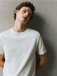 T-shirt regular fit - złamana biel. T-shirty męskie Reserved, l, bez wzorów, z bawełny, bez kołnierzyka. Za 59.99 zł.