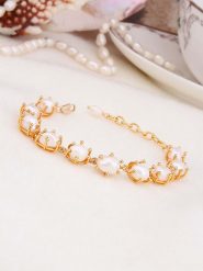 L'Atelier de Gaia Pozłacana bransoletka z perłami rozmiar: onesize. Białe bransoletki damskie L'Atelier de Gaia, pozłacane. Za 78.99 zł.