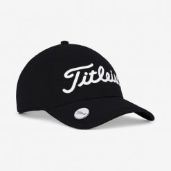 Czapka z daszkiem do golfa Titleist z magnesem na znacznik. Czapki męskie TITLEIST, bez wzorów, z materiału. Za 119.99 zł.