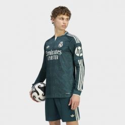 Koszulka wyjazdowa z długim rękawem Real Madrid 26/27 Authentic. Zielone koszulki męskie z długim rękawem Adidas, s, z materiału, bez ramiączek, do piłki nożnej, climacool (adidas). Za 699.00 zł.