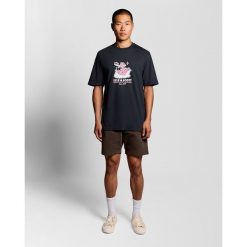 Koszulka graficzna Lyle & Scott Rubber Duck. Białe szorty męskie LYLE AND SCOTT, s, z gumy, na fitness i siłownię. Za 200.00 zł.