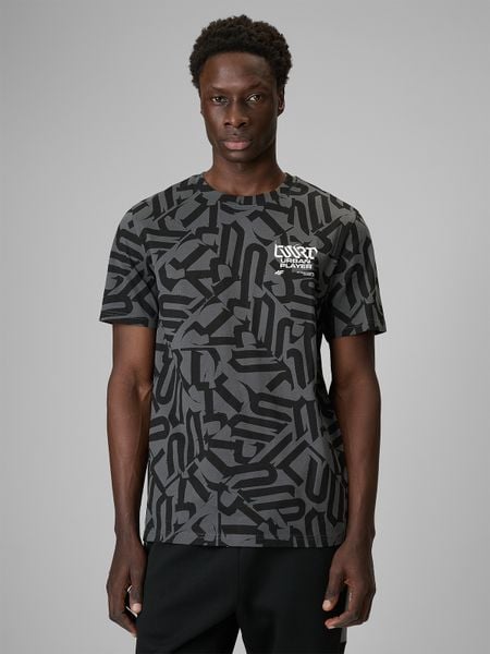 4F T-shirt regular z nadrukiem męski - czarny M. Czarne t-shirty męskie 4f, m, bez wzorów, z bawełny, bez kołnierzyka. Za 89.99 zł.