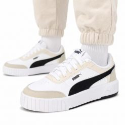 Buty damskie sportowe do chodzenia Puma CARINA MIA. Białe buty sportowe na co dzień damskie Puma, bez wzorów, z dresówki, trekkingowe. Za 259.00 zł.