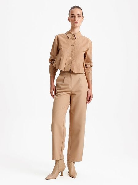 BGN Spodnie w kolorze beżowym rozmiar: 34. Brązowe spodnie materiałowe damskie BGN, bez wzorów, z materiału, z podwyższonym stanem. Za 78.47 zł.