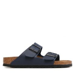 Klapki Birkenstock. Niebieskie klapki damskie Birkenstock, bez wzorów, bez obcasa. Za 279.99 zł.