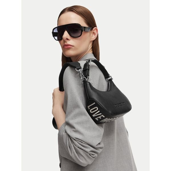 Torebka LOVE MOSCHINO. Czarne torebki klasyczne damskie Love Moschino, bez wzorów, bez dodatków. Za 785.99 zł.