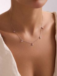 Lodie Silver Srebrny naszyjnik z elementami ozdobnymi - dł. 42 cm rozmiar: onesize. Różowe naszyjniki damskie Lodie Silver, srebrne. Za 113.99 zł.