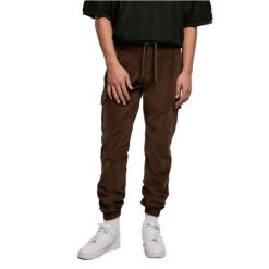 Aksamitny kombinezon typu jogging cargo Urban Classics. Brązowe spodnie dresowe męskie Urban Classics, bez wzorów, z dresówki. Za 253.95 zł.