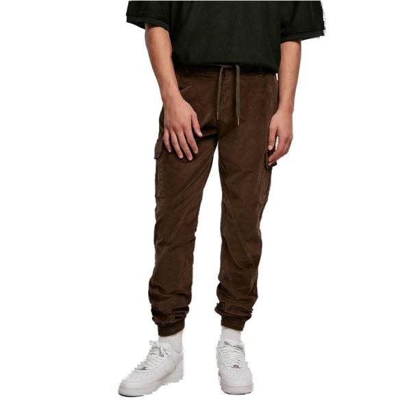 Aksamitny kombinezon typu jogging cargo Urban Classics. Brązowe spodnie dresowe męskie Urban Classics, bez wzorów, z dresówki. Za 253.95 zł.