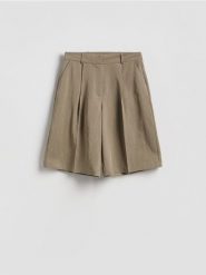 Szorty bermudy z lyocellem - warm olive. Zielone szorty damskie Reserved, bez wzorów, z lyocellu. Za 109.99 zł.