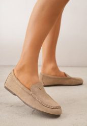 Beżowe Mokasyny VICES ze Skórzaną Wkładką i Metalową Ozdobą Aquilin. Brązowe mokasyny damskie Born2be, z materiału. Za 89.99 zł.