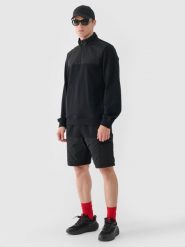 4F Spodenki casual męskie - czarne M. Czarne szorty męskie 4f, z bawełny, bez kołnierzyka. W wyprzedaży za 79.99 zł.