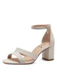 S.Oliver Sandały w kolorze kremowym na obcasie rozmiar: 39. Brązowe sandały damskie S.Oliver, bez wzorów, bez obcasa, na koturnie. Za 65.38 zł.