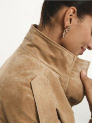 Wiszące kolczyki w kształcie kwiatów - brązowy. Brązowe kolczyki damskie Reserved. Za 49.99 zł.