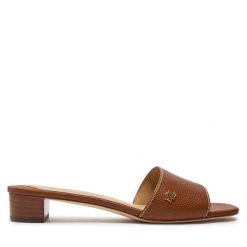 Klapki LAUREN RALPH LAUREN. Brązowe klapki damskie Lauren Ralph Lauren, bez wzorów, bez obcasa. Za 749.99 zł.