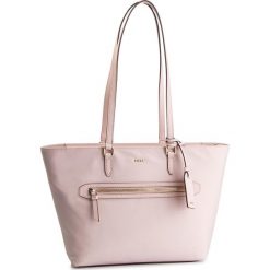 Torebka DKNY - Kaden R81AE398 Iconic Blush 3IB. Czerwone torebki klasyczne damskie DKNY, bez wzorów, z materiału, bez dodatków. W wyprzedaży za 329.00 zł.
