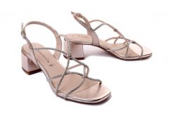 TAMARIS 28236-42 933 light gold, sandały damskie. Żółte sandały damskie Tamaris, bez wzorów, z gumy, bez obcasa, na obcasie. Za 329.90 zł.