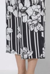 Damskie Spodnie palazzo paski z motywem kwiatów szeroka nogawka elastyczny pas. Czarne spodnie materiałowe damskie Ulla Popken, bez wzorów, z materiału, plus size. Za 191.99 zł.