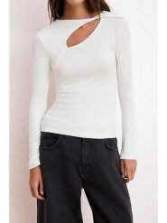 Trendyol Bluzka w kolorze kremowym rozmiar: S. Brązowe bluzki damskie Trendyol, s, bez wzorów, z wiskozy, bez kołnierzyka, bez ramiączek. Za 52.99 zł.