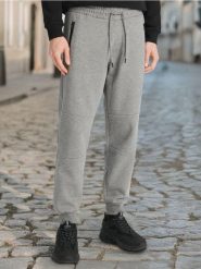 Spodnie dresowe jogger - szary. Szare spodnie sportowe męskie Sinsay, z bawełny. W wyprzedaży za 27.99 zł.