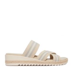 Klapki Go Soft. Brązowe klapki damskie GO SOFT, bez wzorów, bez obcasa. Za 119.99 zł.