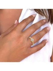 OR Carats Złoty pierścionek z diamentem i kamieniem szlachetnym rozmiar: 50. Żółte pierścionki damskie OR Carats, z diamentem, złote. Za 1,739.99 zł.