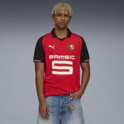 Męska domowa koszulka Stade Rennais F.C. 25/26 PUMA Red Black. Czarne t-shirty sportowe męskie Puma, m, bez ramiączek, do piłki nożnej. Za 425.50 zł.
