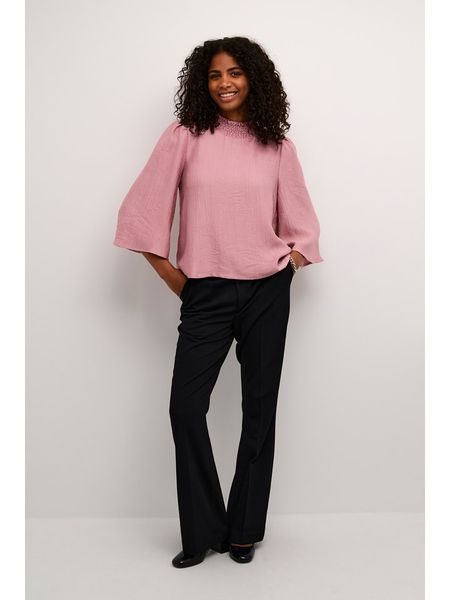 Kaffe Bluzka w kolorze jasnoróżowym rozmiar: 38. Różowe bluzki damskie Kaffe, bez wzorów, bez kołnierzyka, bez ramiączek. Za 91.77 zł.